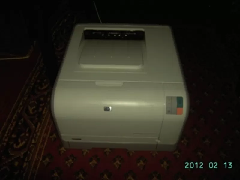 Почти новый цветной лазерный принтер HP CP1215 3